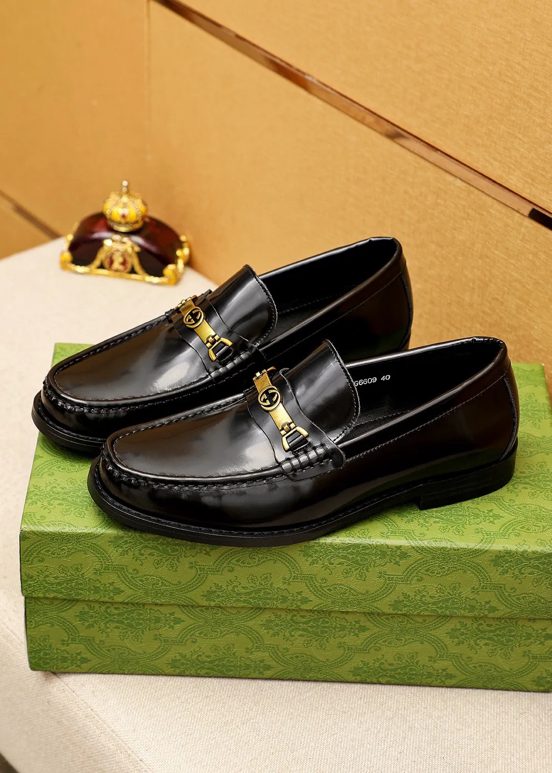 Men's shoes 💰460 💐 Product trademark: GUCCI "Gucci" casual leather shoes Regular size: 38-44 (45🉑️customized) Product materials: Selected imported first-layer open-edge beaded cowhide leather upper + luxury hardware buckle, imported water-dyed cowhide leather lining. Strong three-dimensional visual effect, original combination outsole Color: 3⃣️colors available